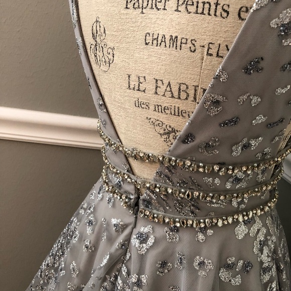 NEW JOVANI JVN SZ 2 SILVER JEWELED DEEP V FORMAL EVENING GOWN - Picture 8 of 16